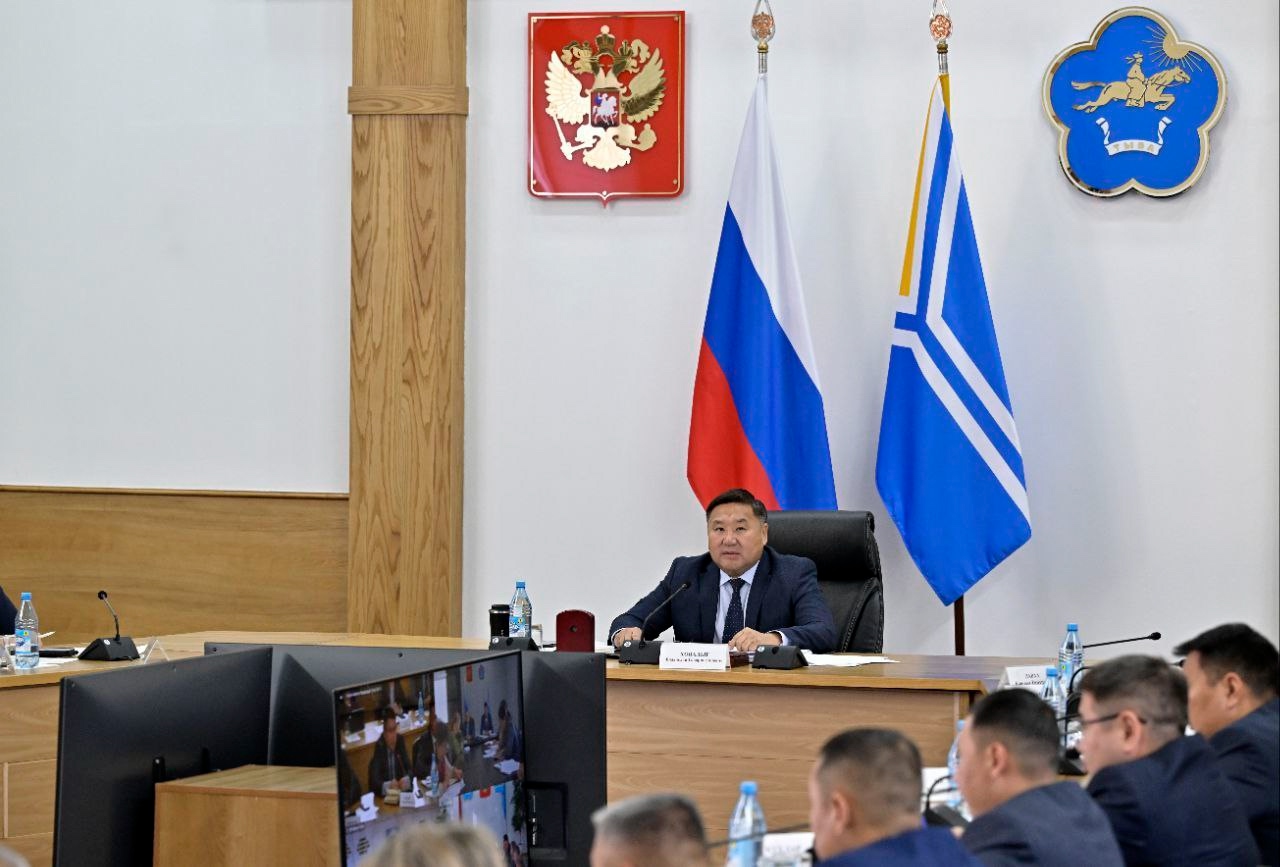 Сегодня на аппаратном совещании в Правительстве Тувы с участием руководителей территориальных органов федеральных структур и муниципалитетов, обсудили приоритетные направления работы. Сегодня на аппаратном совещании в Правительстве Тувы с участием руководителей территориальных органов федеральных структур и муниципалитетов, обсудили приоритетные направления работы.