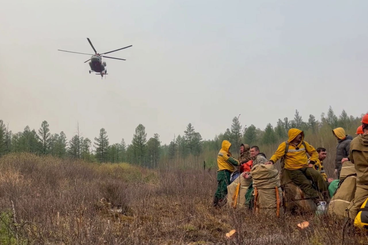 Сотрудники Авиалесоохраны Тувы помогают в тушении пожаров в Забайкальском крае