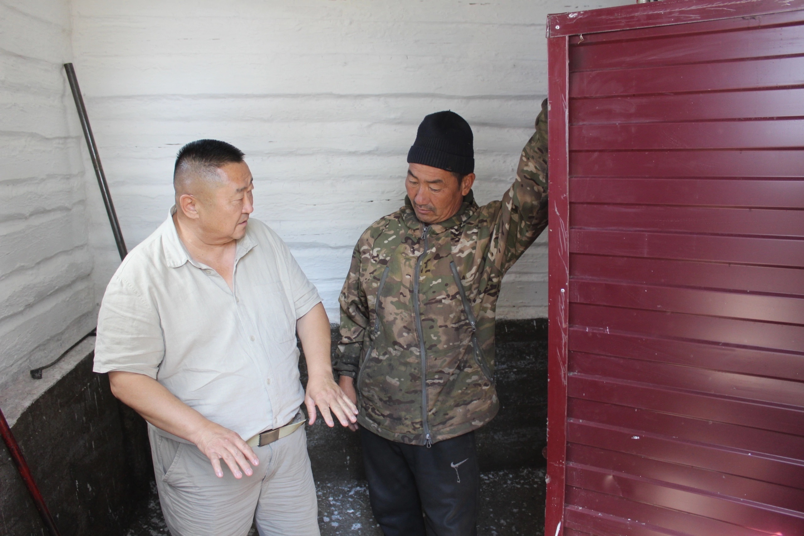 Дзун-Хемчикский кожуун с рабочим визитом посетил министр ЖКХ Дзун-Хемчикский кожуун с рабочим визитом посетил министр ЖКХ