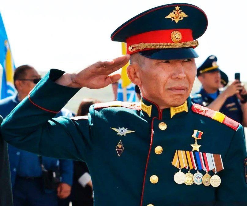 Сегодня, в День защитника Отечества, мы поздравляем с днем рождения нашего земляка - Героя России Мергена Донгака