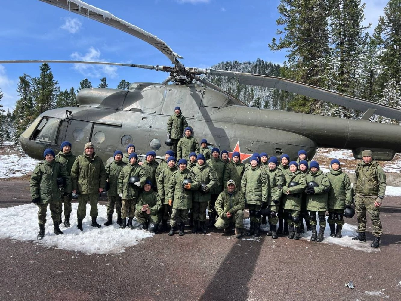 В Кызылском ПКУ отметили День пограничника