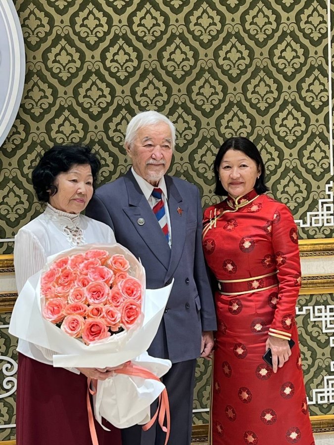 Бриллиантовый юбилей у супружеской пары известных лучников Тувы Раисы и Евгения Тутатчиковых