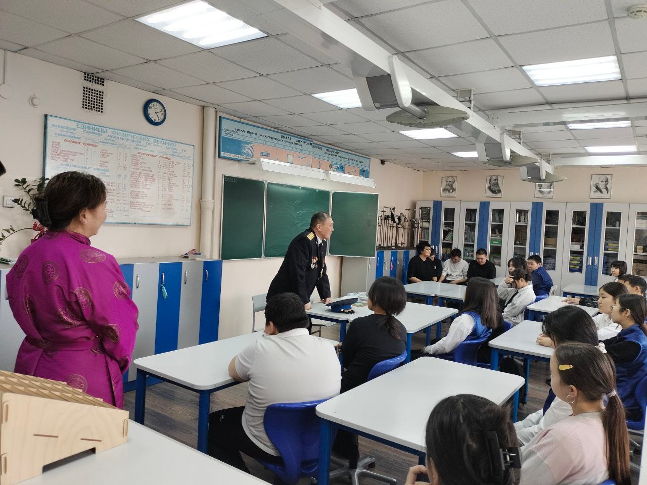 В столице Тувы школьникам рассказали о «Святом деле – Родине служить»