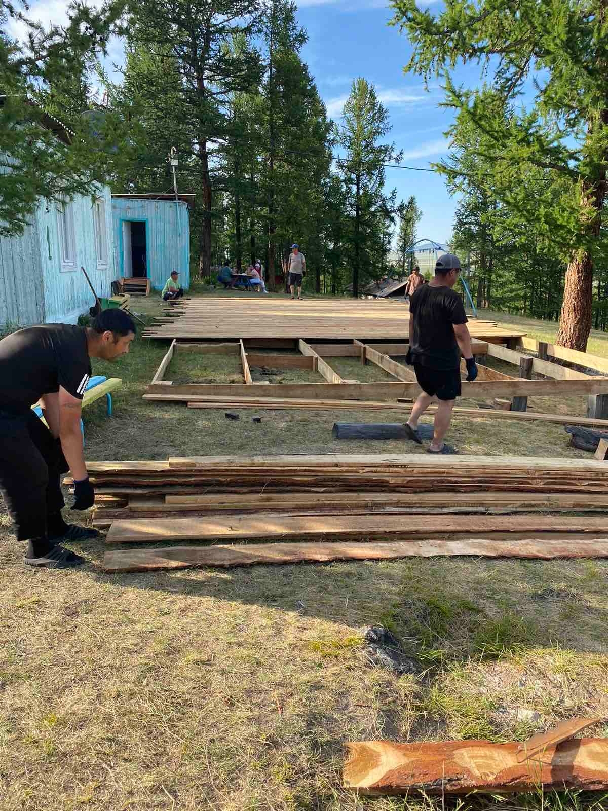 Сейчас пора, когда дети активно отдыхают в загородных лагерях
