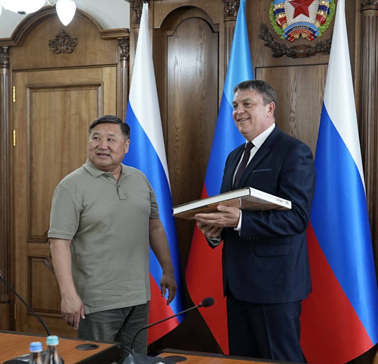 Владислав Ховалыг встретился с главой Луганской Народной Республики Леонидом Пасечником