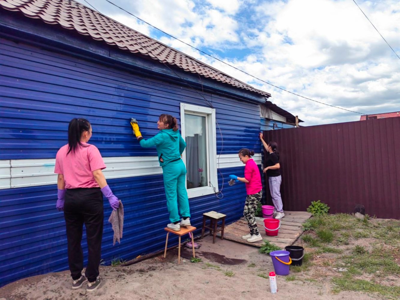 Кадеты Кызылского президентского училища оказали помощь ветерану Великой Отечественной войны