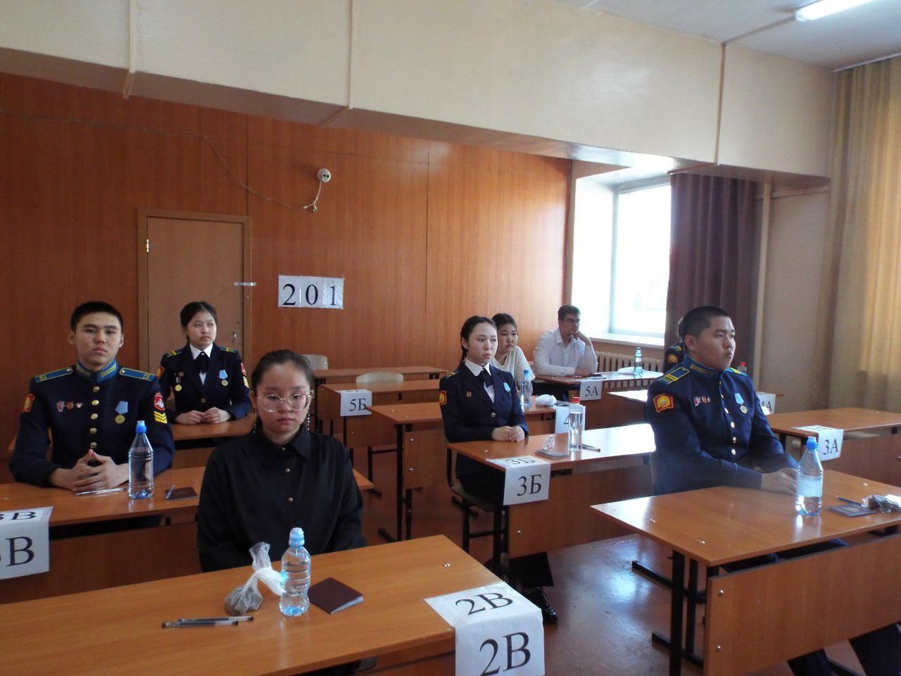 Одиннадцатиклассники Тувы сдали ЕГЭ по двум профильным предметам Одиннадцатиклассники Тувы сдали ЕГЭ по двум профильным предметам