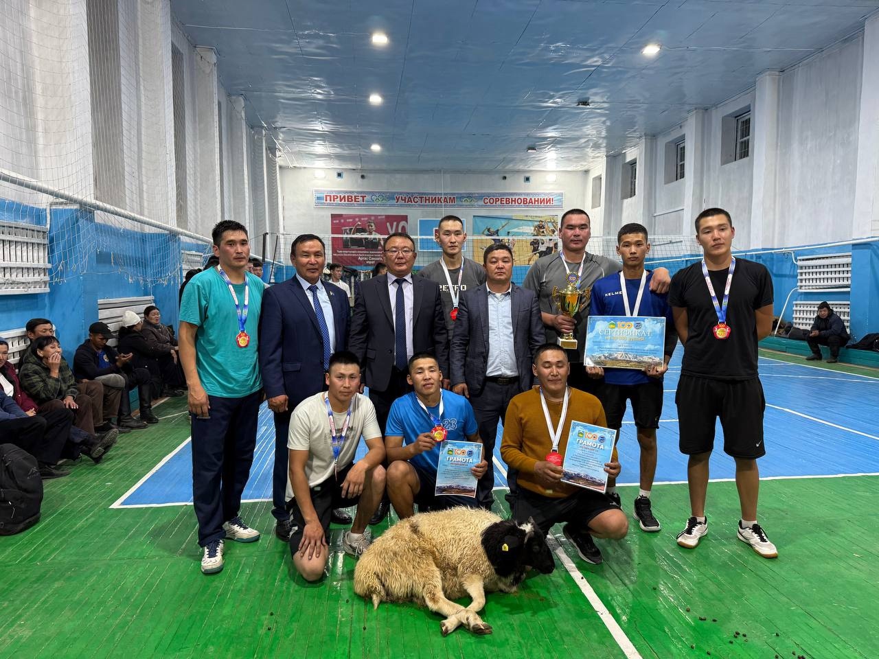 В честь 100-летнего юбилея сумона Каргы прошли соревнования по волейболу. В честь 100-летнего юбилея сумона Каргы прошли соревнования по волейболу.