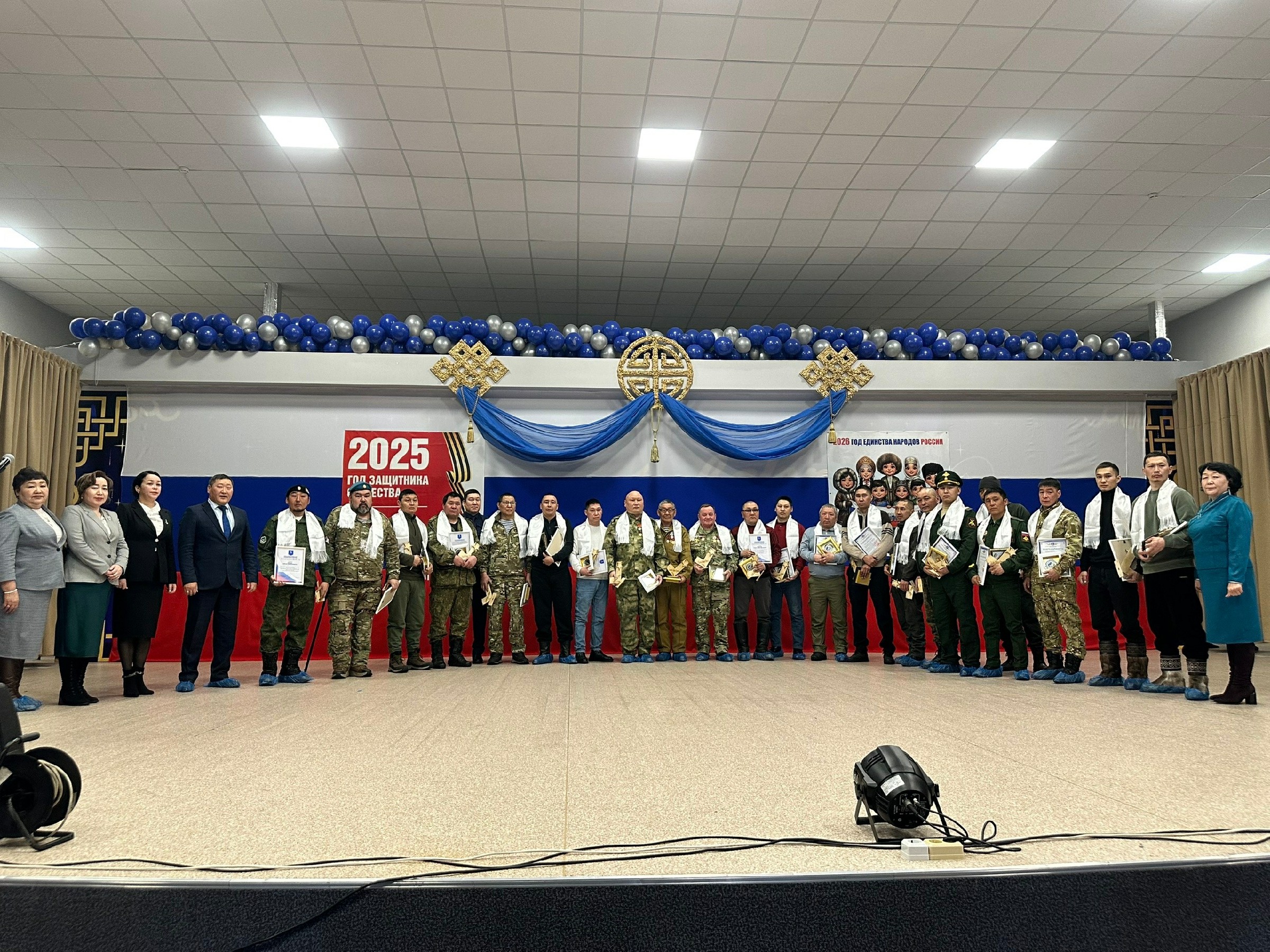 В Тандинском районе состоялось торжественное закрытие Года защитника Отечества и открытие Года единства народов
