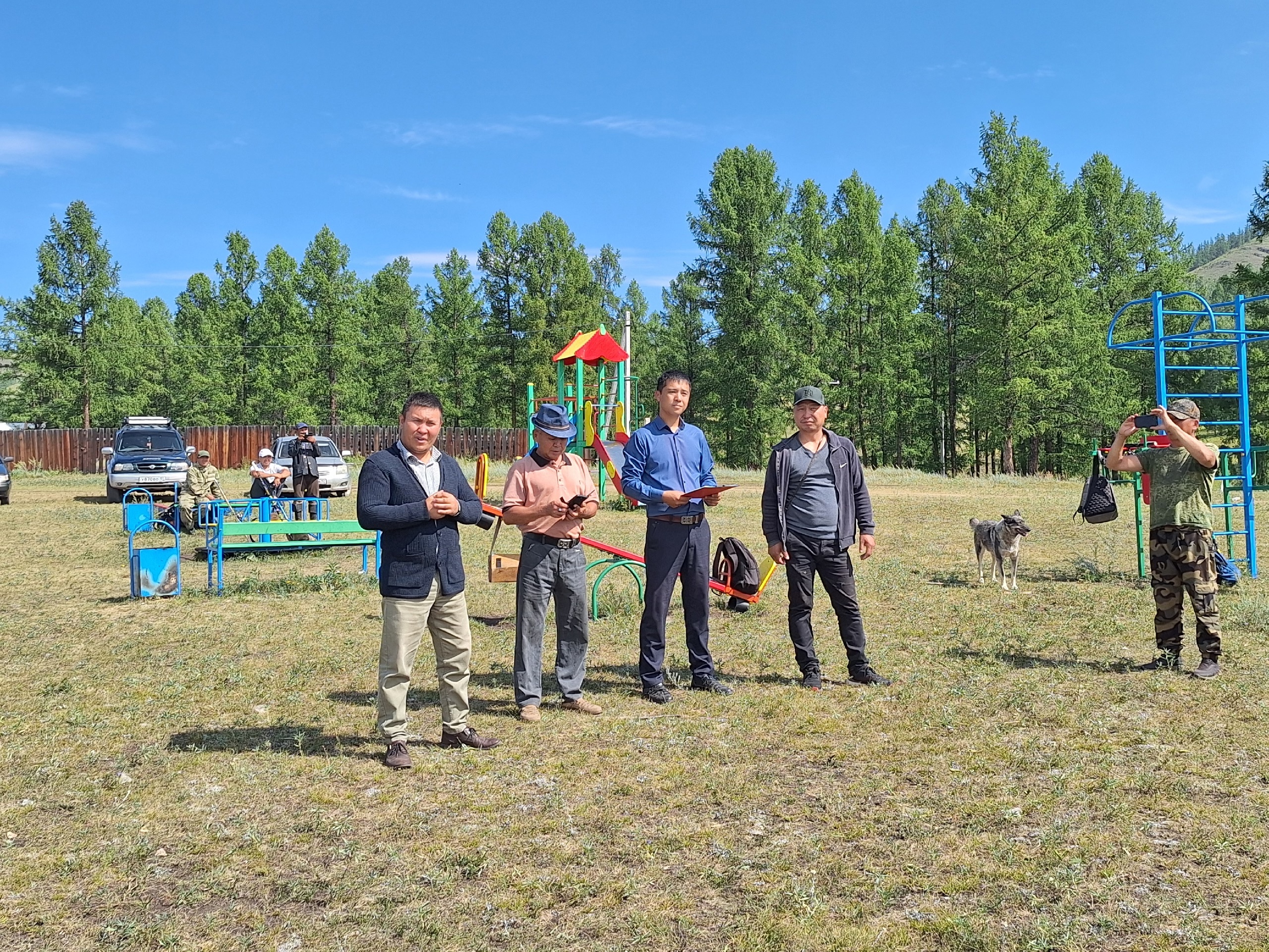 Вчера в Хову-Аксы, на живописных берегах реки Элегест, состоялся открытый межкожуунный любительский турнир "Рыбалка - 2025", посвященный Году Защитника Отечества в Российской Федерации и Республике Тыва. Участников поприветствовал Адыгжы Валерьевич Арапта Вчера в Хову-Аксы, на живописных берегах реки Элегест, состоялся открытый межкожуунный любительский турнир "Рыбалка - 2025", посвященный Году Защитника Отечества в Российской Федерации и Республике Тыва. Участников поприветствовал Адыгжы Валерьевич Арапта