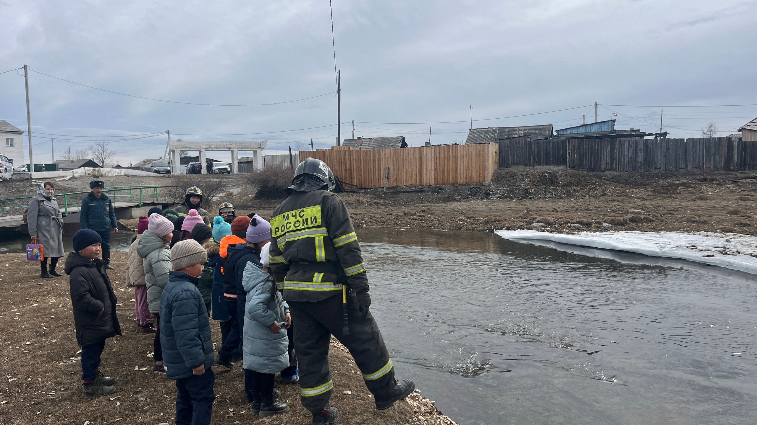 Сотрудники администрации Барун‑Хемчикского кожууна — специалист по жизнеобеспечению Саая В