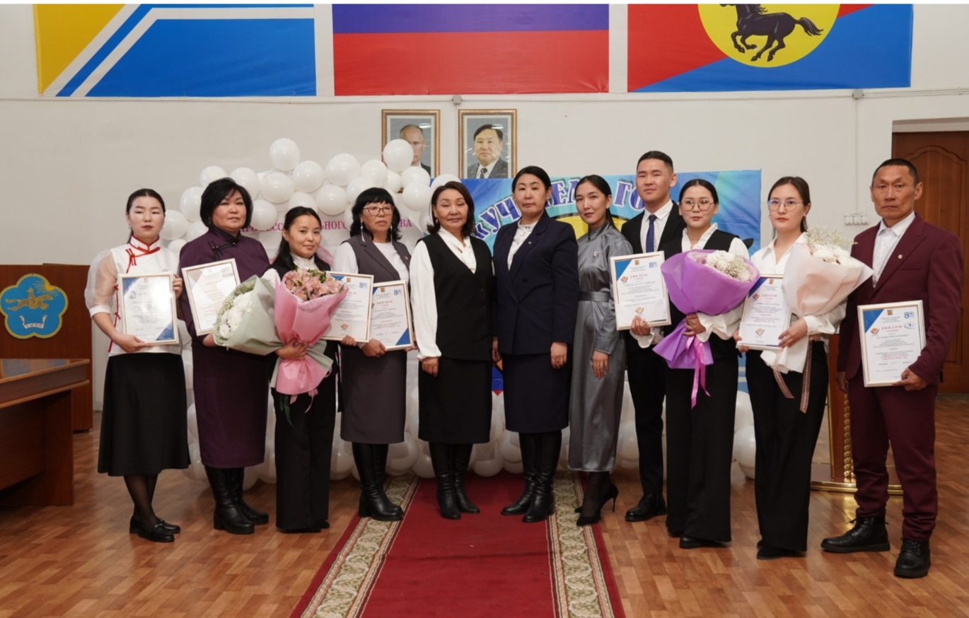 В Тес-Хемском районе определили лучших педагогов года