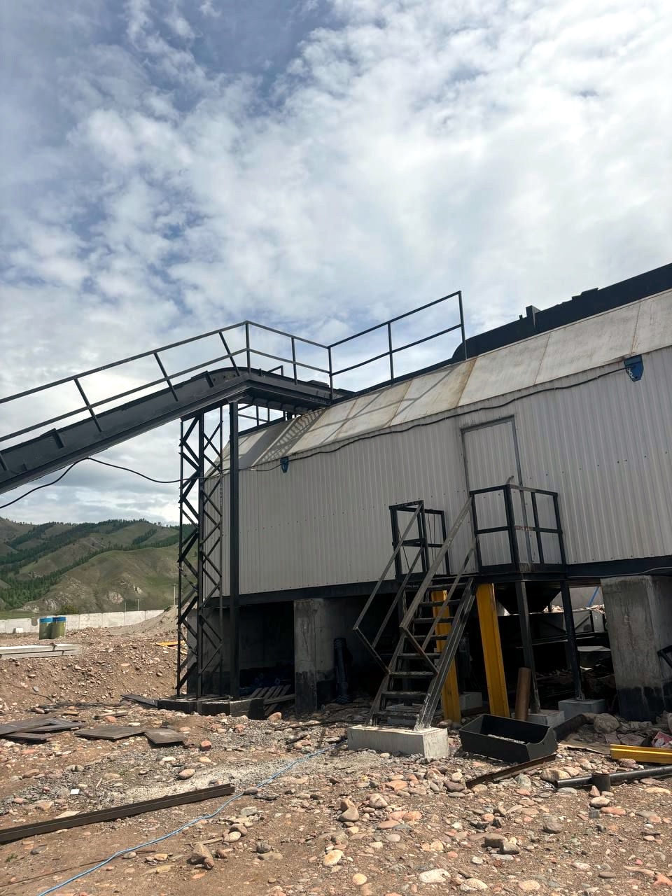 Министр труда Тувы проинспектировал объекты Каа-Хемского района