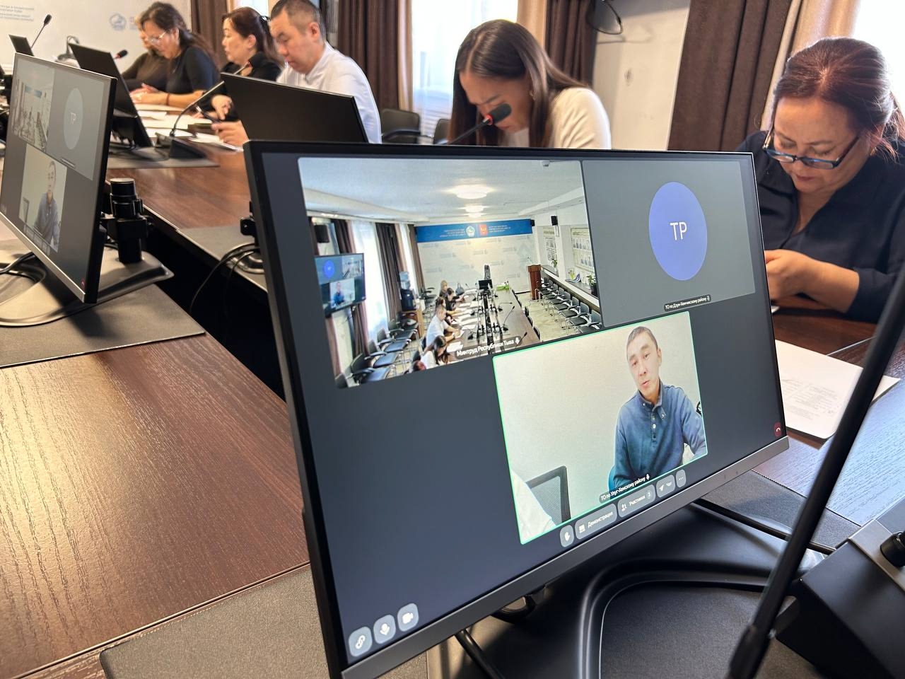 Работа по социальному контракту в Минтруде Тувы ведется на регулярной основе. Работа по социальному контракту в Минтруде Тувы ведется на регулярной основе.