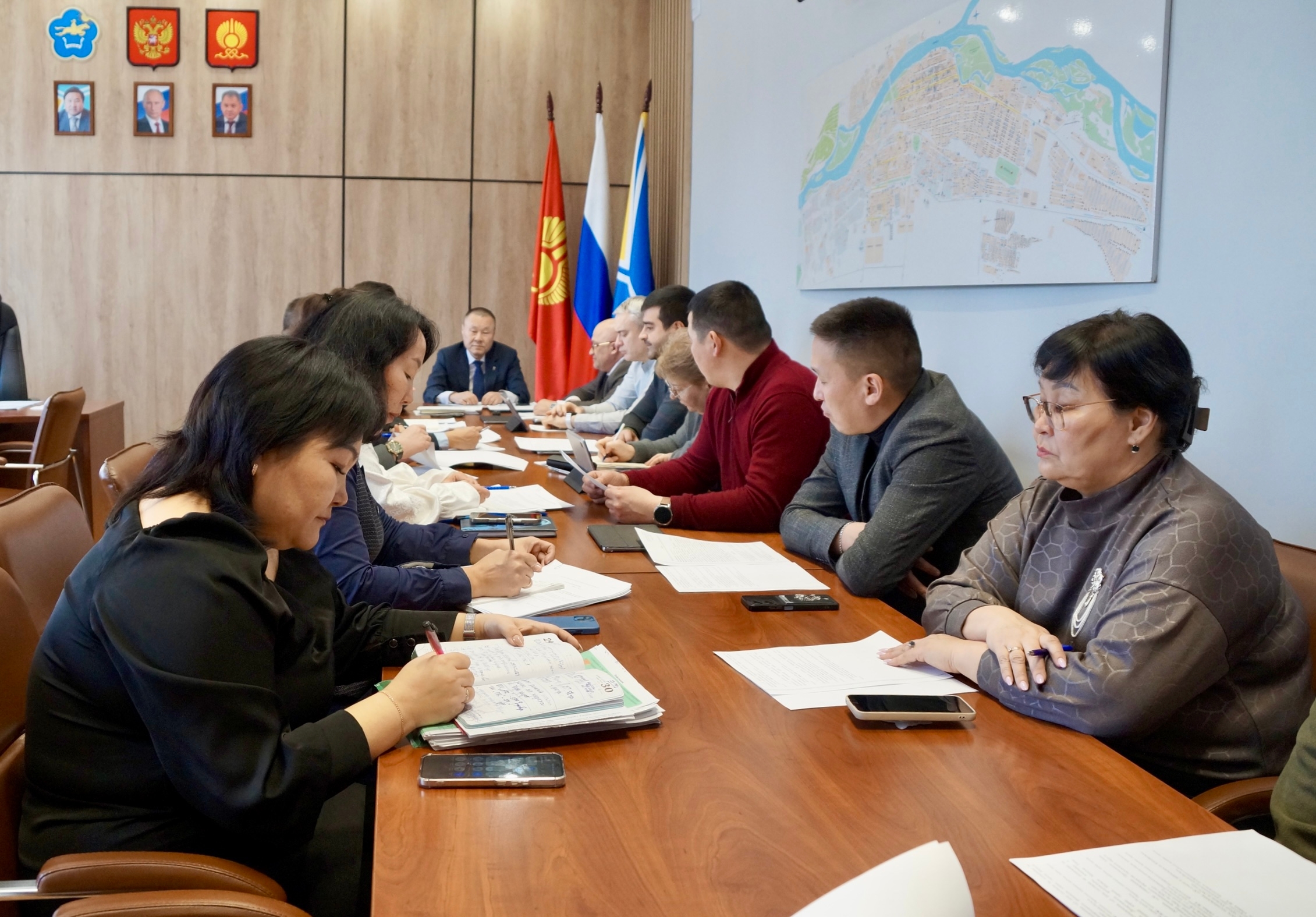 Под председательством заместителя Председателя Хурала представителей города Кызыла Аяса Лопсана состоялось Объединенное заседание Комитетов в рамках подготовки к 35-ой очередной сессии Хурала представителей города Кызыла с участием депутатов Хурала предст