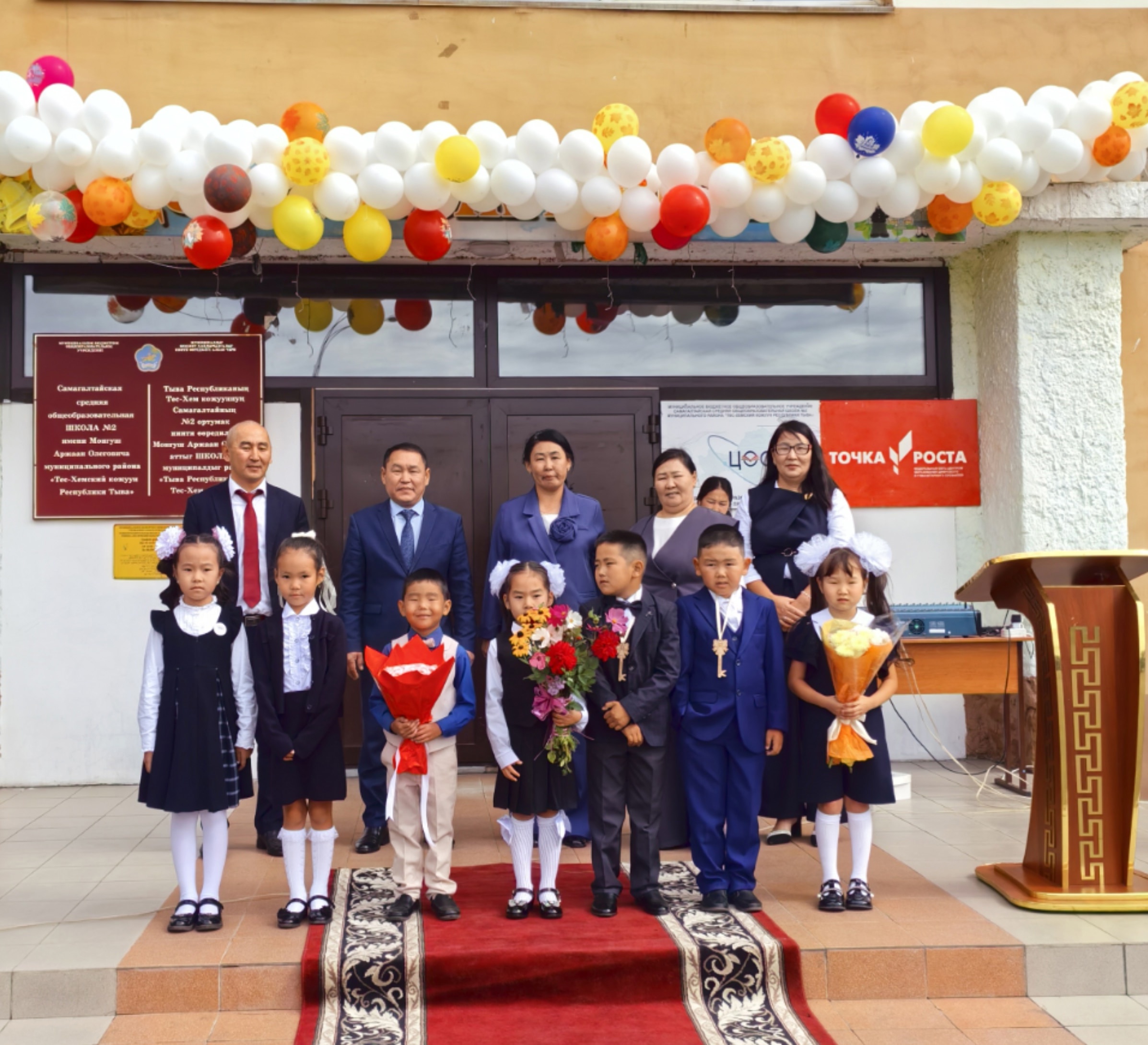 Министр труда и социальной политики Эдуард Сандан поздравил школьников Самагалтайской школы с Днем знаний Министр труда и социальной политики Эдуард Сандан поздравил школьников Самагалтайской школы с Днем знаний