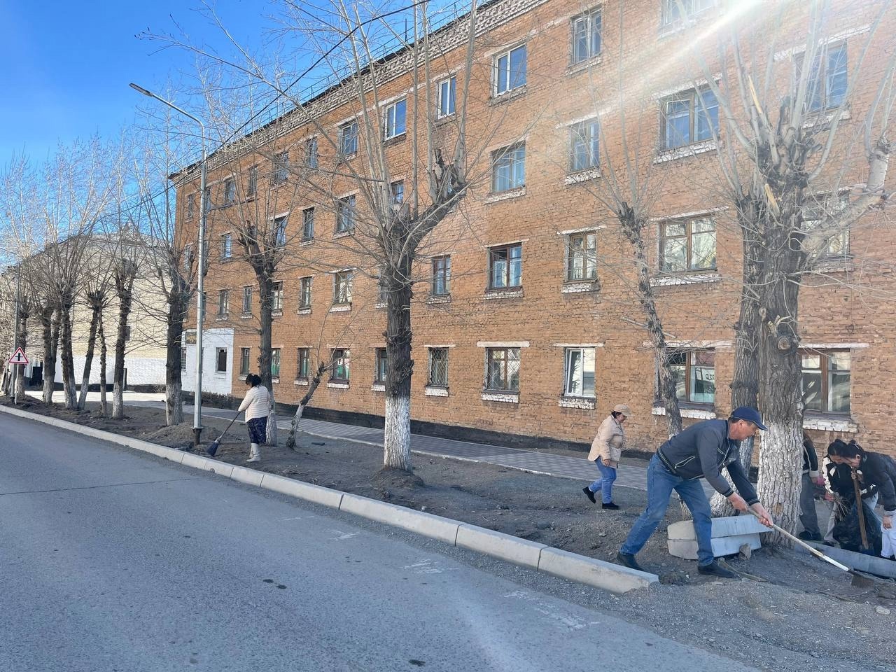 В Ак-Довураке проведён общегородской субботник