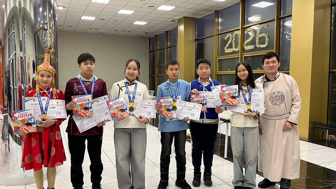 В Кызыле определили сильнейших юных игроков в тувинские шахматы «Хол-шыдыраа»