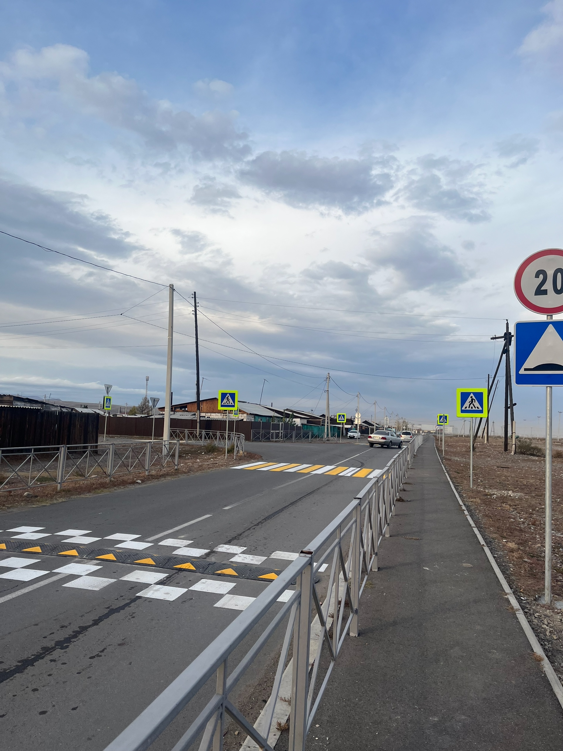 В селе Сукпаке завершены работы по установке искусственных дорожных неровностей