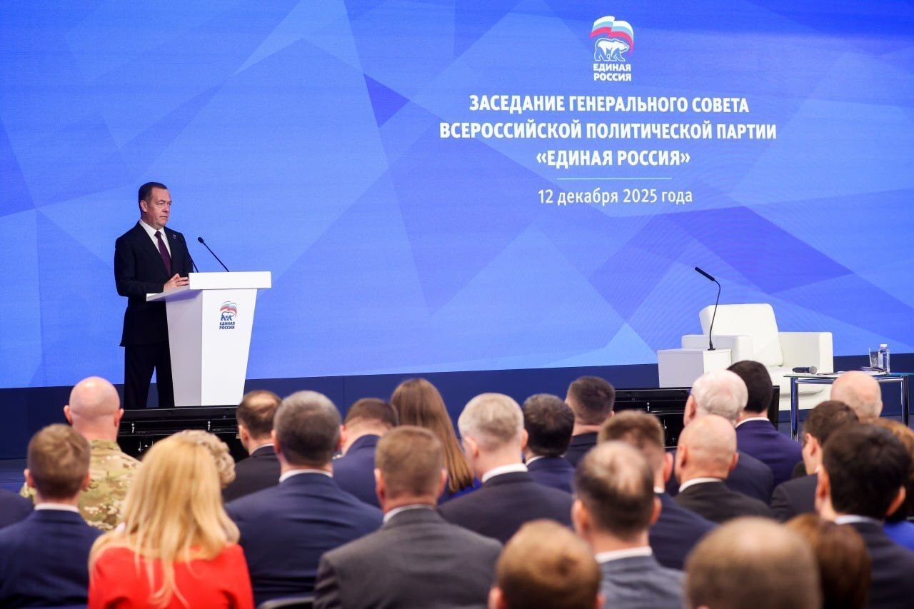 Владислав Ховалыг принял участие в заседании Госсовета «Единой России»<p>Глава Тувы Владислав Ховалыг принял участие в заседании Генерального совета «Единой России» под председательством Дмитрия Анатольевича Медведева в Москве