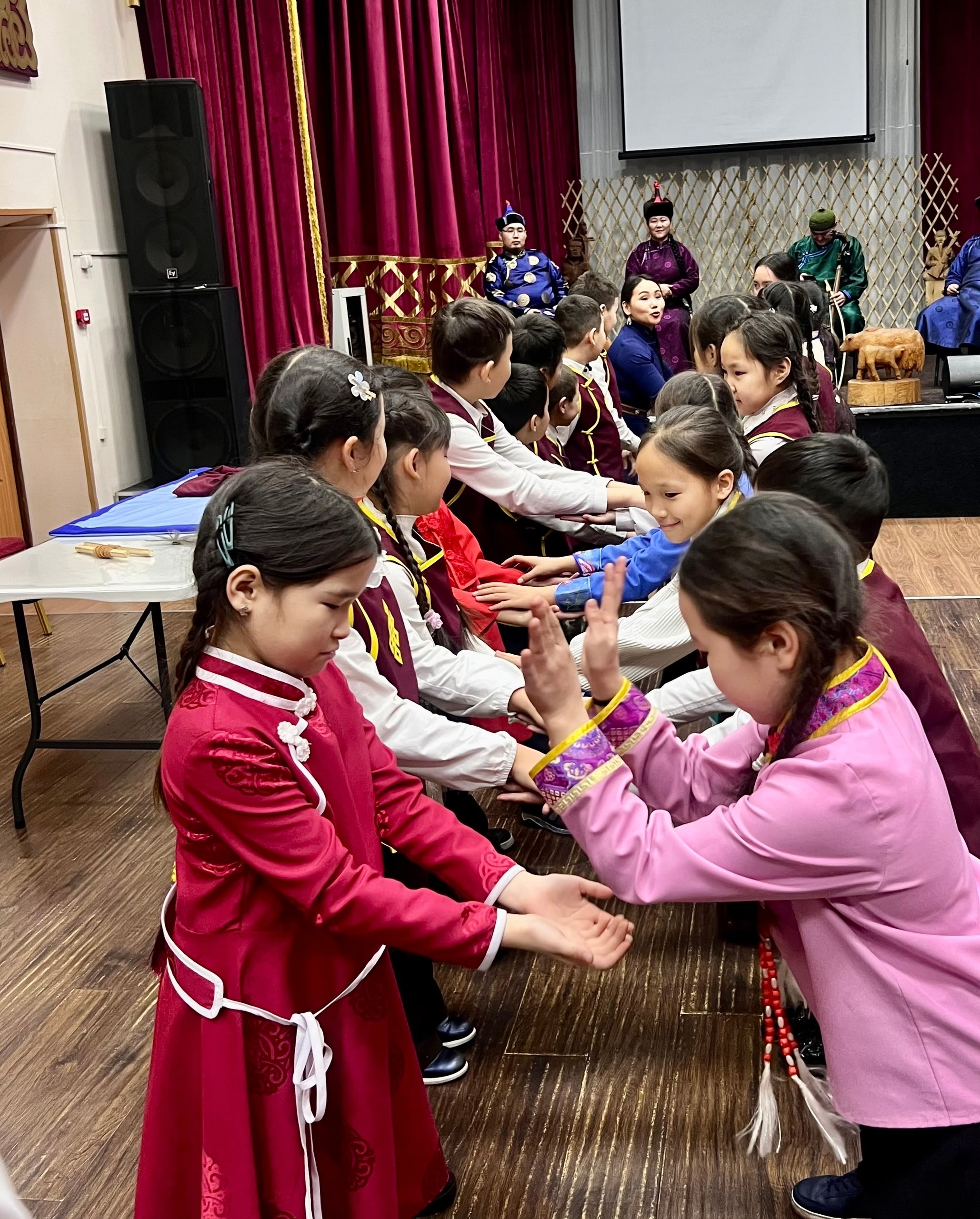 В Туве стартовал цикл культурных программ, посвященных Шагаа, для детей и школьников