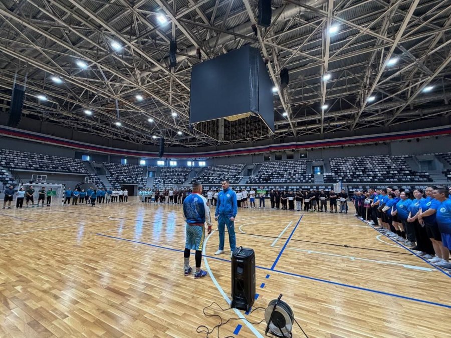 В спорткомплексе "Победа" начались первые спортивные встречи профессиональных коллективов Тувы