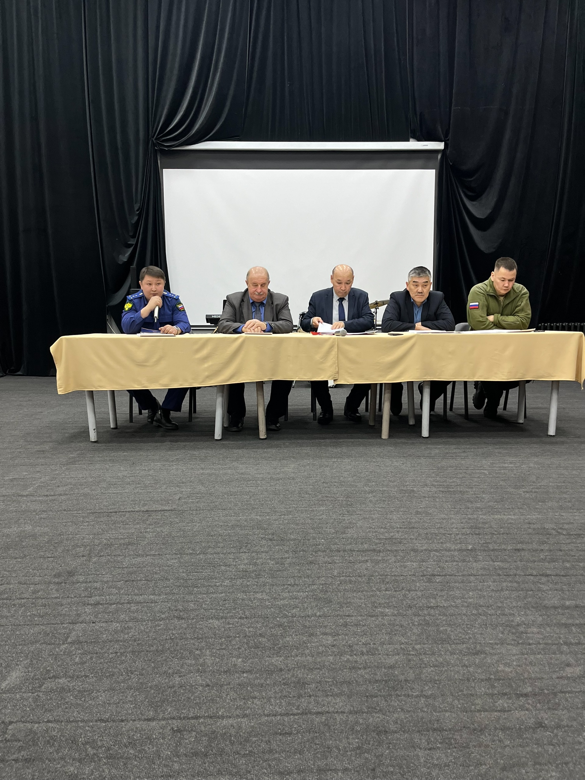 В городе Ак-Довурак администрацией проведен сход граждан.