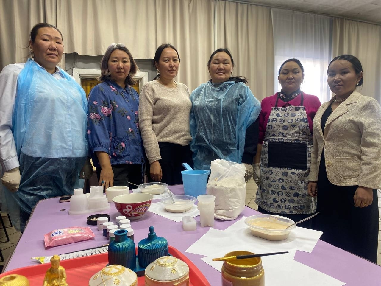 В Дзун-Хемчикском районе готовят подарки мамам своими руками