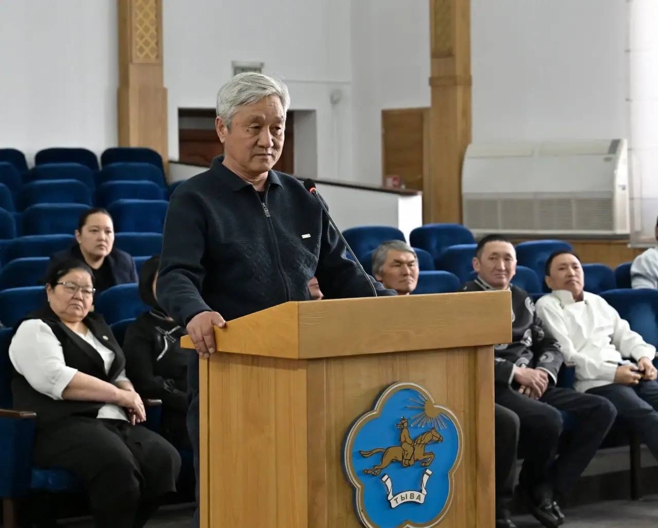 Провел расширенное совещание по подготовке к весенне-полевым работам с участием глав муниципальных образований