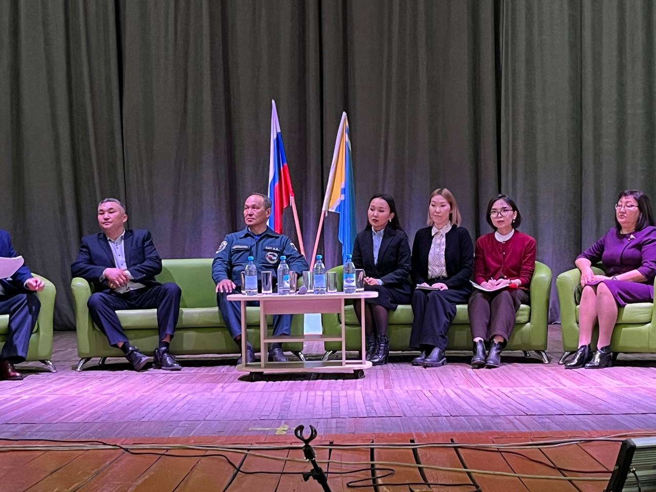 В Ак-Довураке состоялся отчет Правительства Республики Тыва