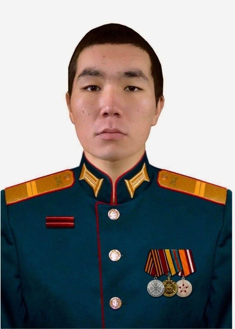 Герои — среди нас<p>Глава Республики Тыва, секретарь регионального отделения Единой России Владислав Ховалыг, получил положительный ответ от Министерства обороны России о представлении нашего земляка Найыра Кыргыса к высшему званию — Героя Российской Феде