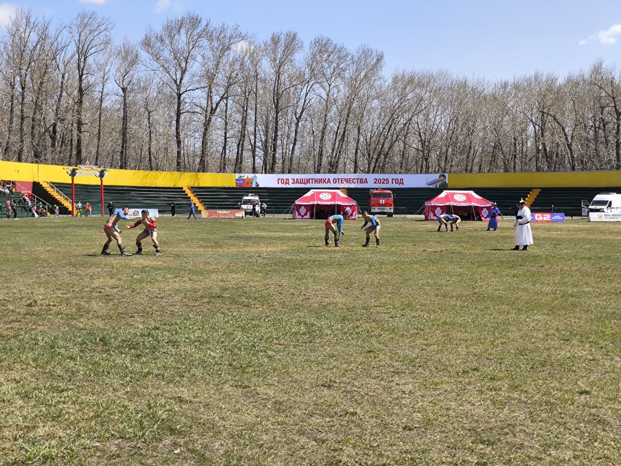 В Кызыле стартовал турнир по борьбе хуреш в честь Первомая