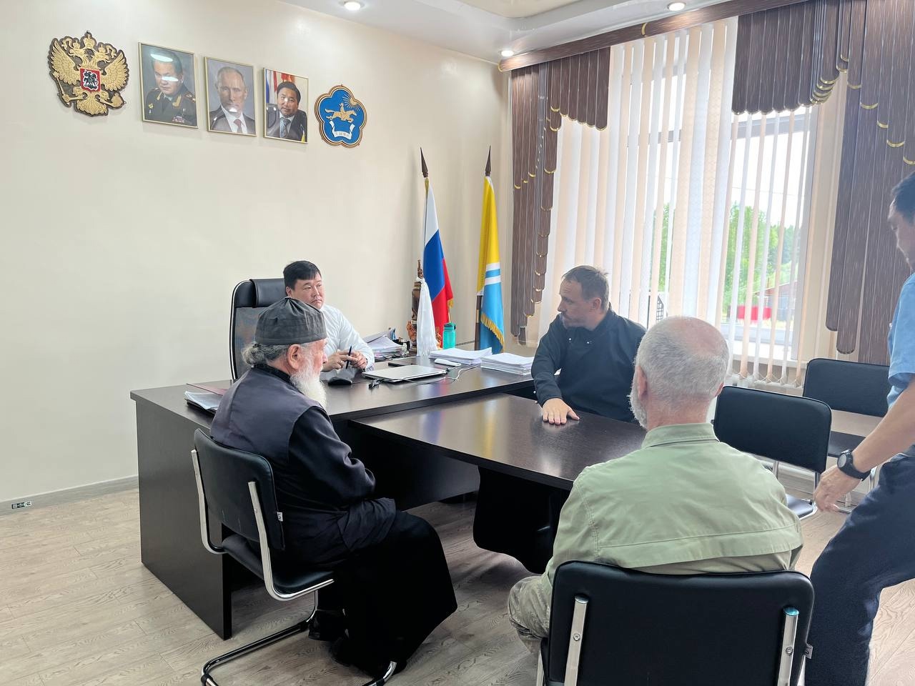 Встретился с представителями Церкви Казанской иконы Божией матери с