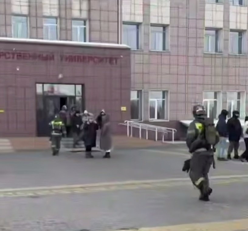 В Тувинском госуниверситете пожарные отработали ложный вызов