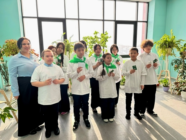 В Кызыле юннаты заложили ботанический сад на территории лицея