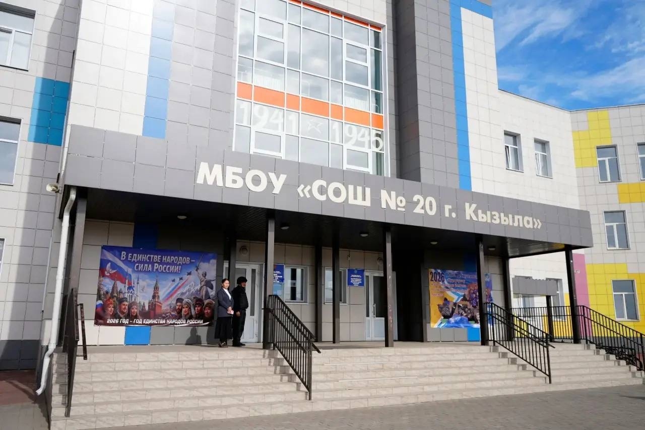 Посетил школу №20 имени Героев Отечества — ту самую, где в 2024 году Владимир Владимирович Путин провел открытый урок "Разговор о важном"