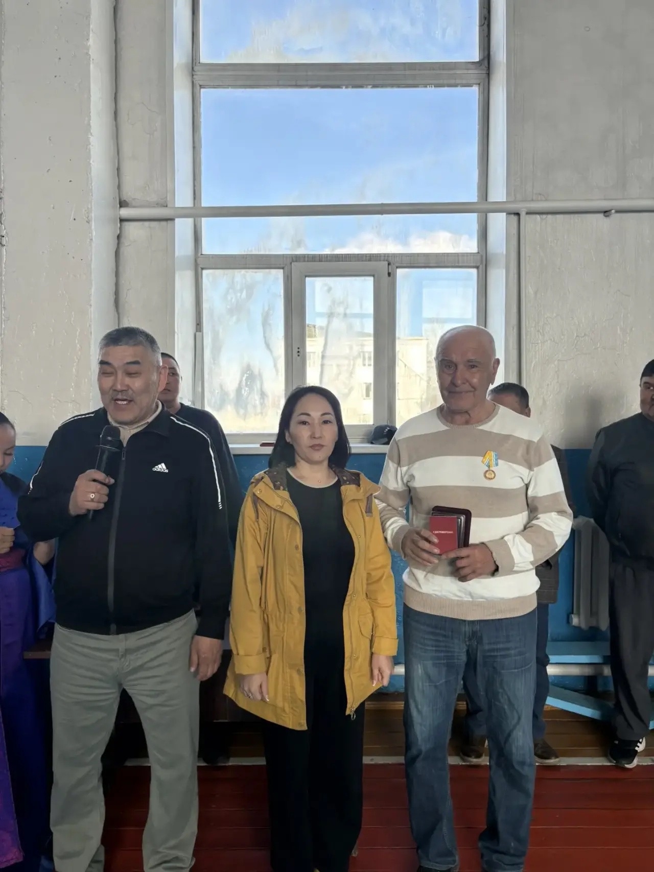 Республиканского турнира по волейболу "родной кожуун" <p>среди команд 50 лет и старше <p>4 место Бий-Хемский кожуун<p>3 место Барун-Хемчикский кожуун<p>2 место Улуг-Хемский кожуун<p>1 место Сут-Хольский кожуун<p>Лучший Нападающий Монгуш Эрес Сут Хол<p>Луч