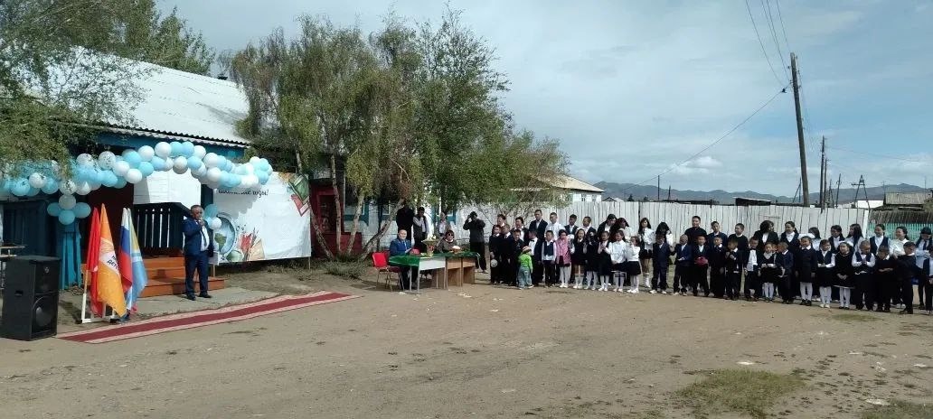Сегодня в школах нашего кожууна прошли торжественные линейки в честь Дня знаний