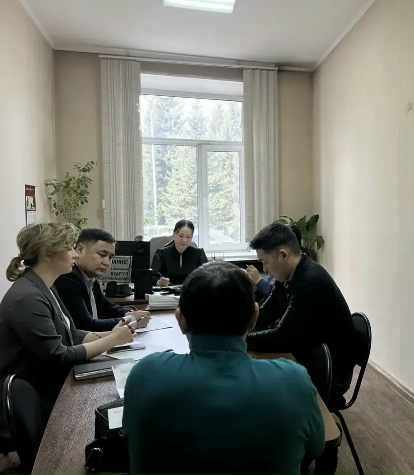 В мэрии Кызыла прошло очередное заседание административной комиссии, на котором рассмотрели 20 материалов, наложен штраф на сумму 27500 рублей, даны 2 предупреждения