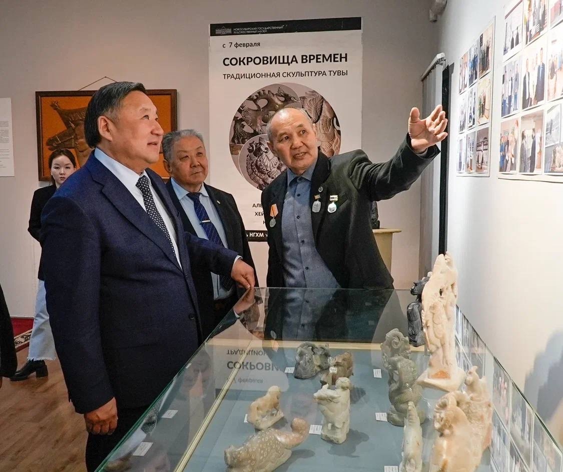 Посетил выставку «Сокровища времен», которая отмечает пятнадцатилетний юбилей
