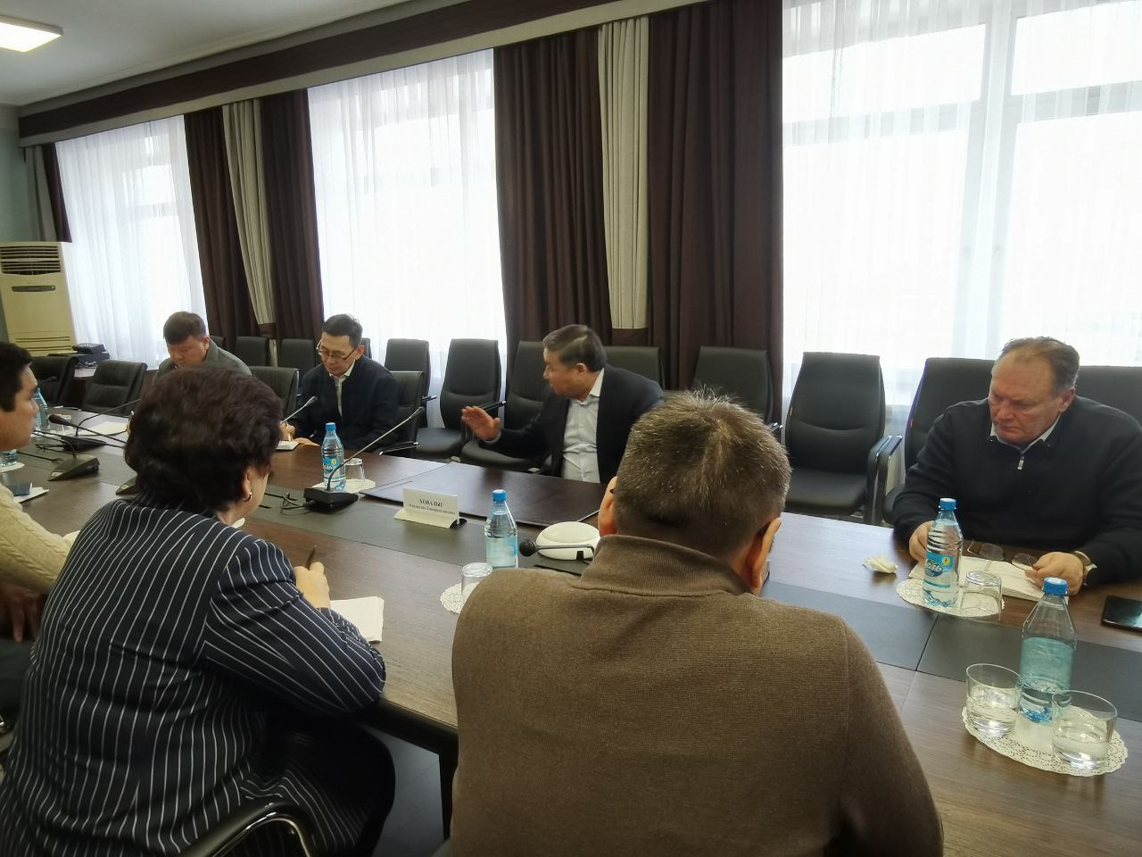 Глава Тувы провел рабочее совещание по обеспечению безопасности и подготовке к новогодним выходным