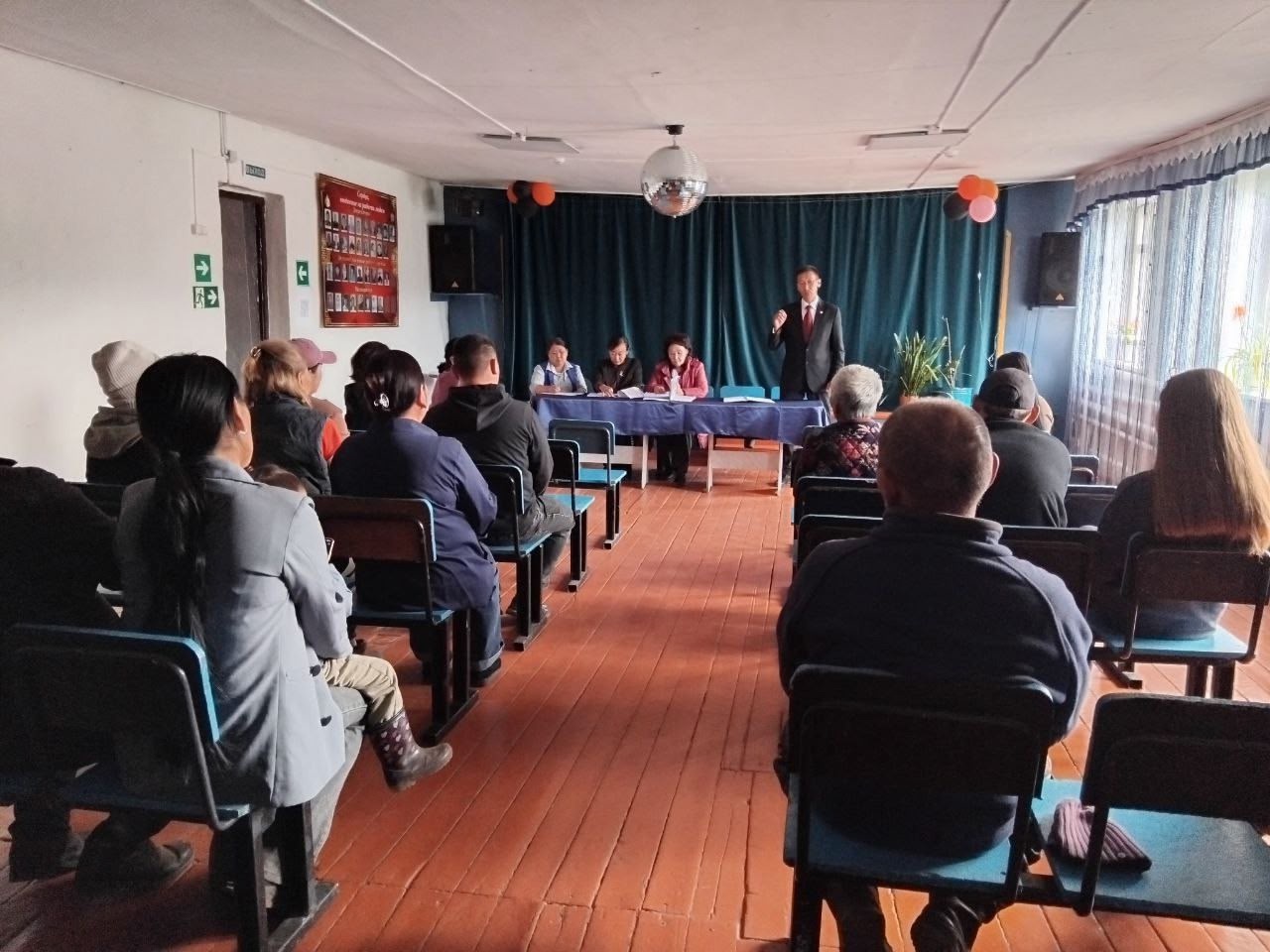 13 августа 2025 г. принял участие в сходе граждан в сумонах Холчук и Хендерге, где жители активно высказали свое мнение по актуальным вопросам жизни района. 13 августа 2025 г. принял участие в сходе граждан в сумонах Холчук и Хендерге, где жители активно высказали свое мнение по актуальным вопросам жизни района.