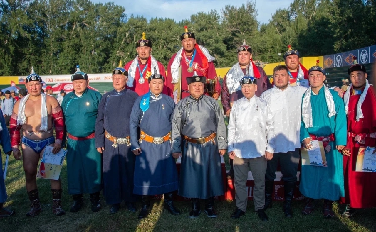 В Кызыле дан старт ежегодному чемпионату по национальной борьбе хуреш, приуроченному к празднику животноводов «Наадым-2025»