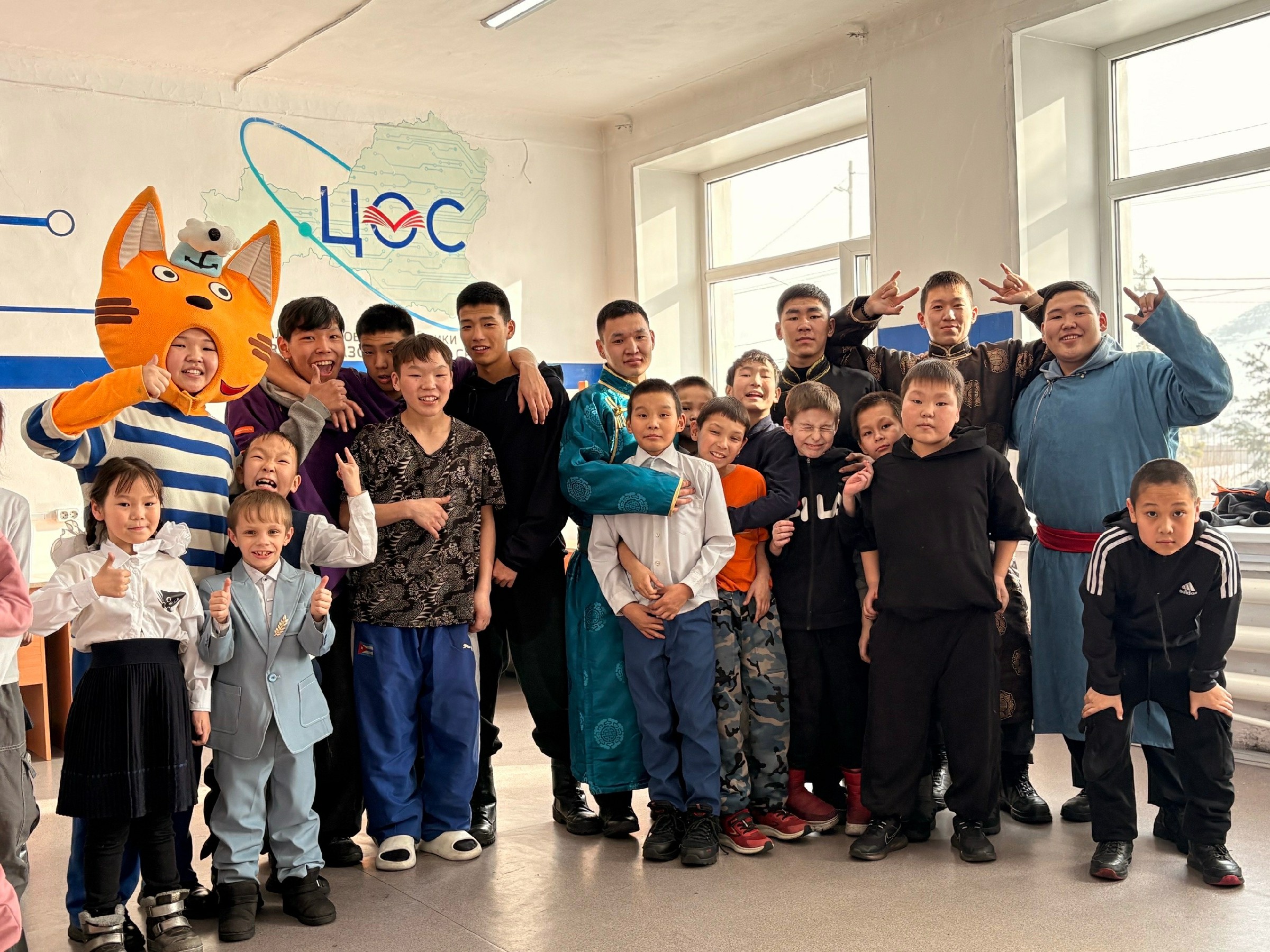 Активисты «Добрых сердец Тувы» провели праздник для воспитанников кадетского корпуса