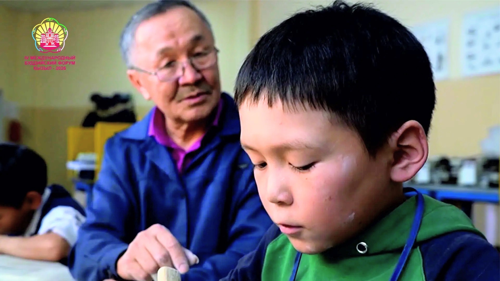 Будда учил своих последователей рассматривать духовных наставников как опытных целителей, способных излечить болезни ума и сердца, осознавая свою роль как пациентов, ищущих помощь и освобождение от страданий