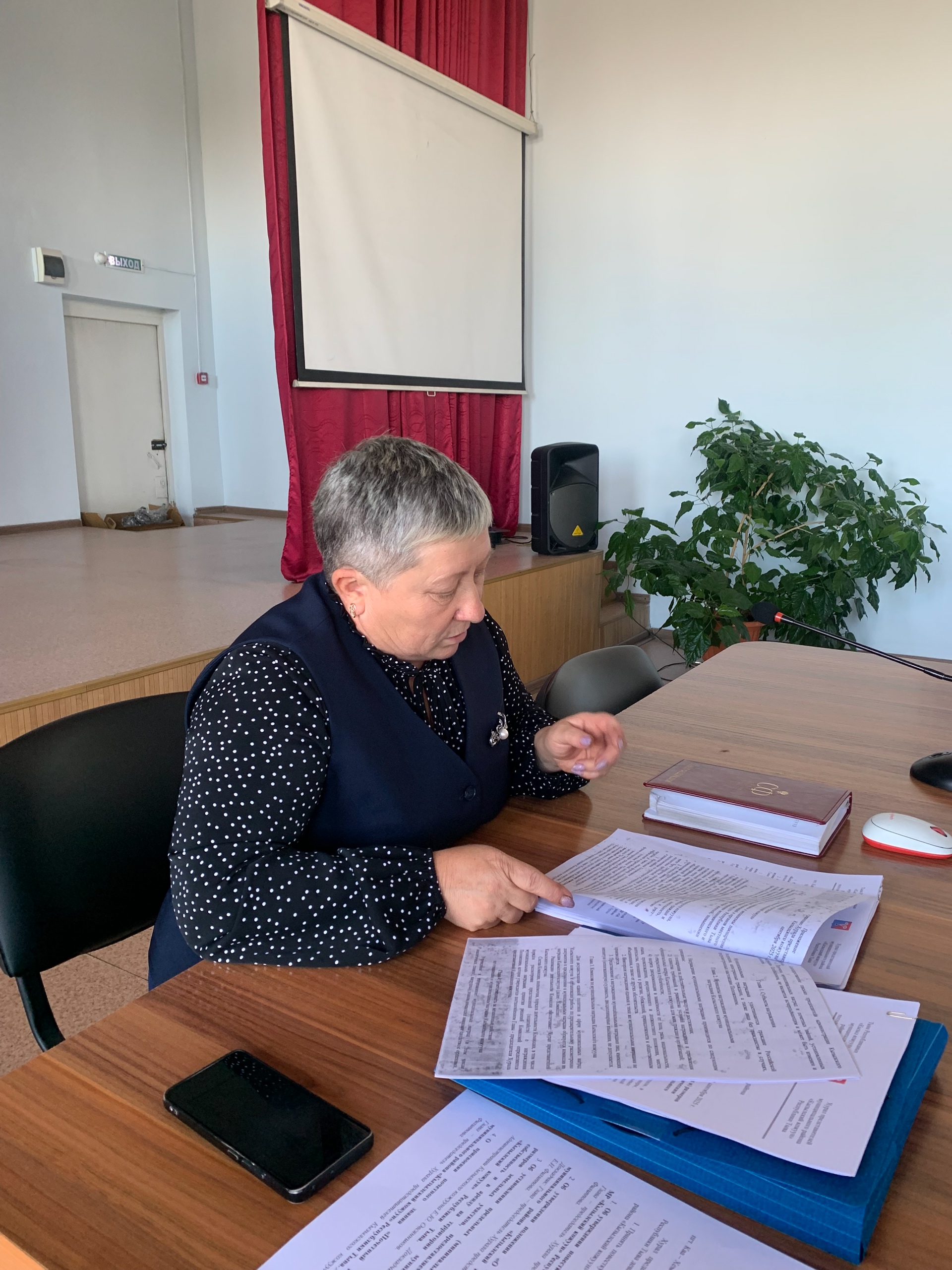 Амыр-менди, добрый день! Начала работу очередная сессия Хурала представителей Кызылского кожууна. Один из вопросов повестки дня - положение о почетных званиях, наградах и поощрениях Кызылского кожууна. 19 сентября будут организованы и проведены юбилейные  Амыр-менди, добрый день! Начала работу очередная сессия Хурала представителей Кызылского кожууна. Один из вопросов повестки дня - положение о почетных званиях, наградах и поощрениях Кызылского кожууна. 19 сентября будут организованы и проведены юбилейные