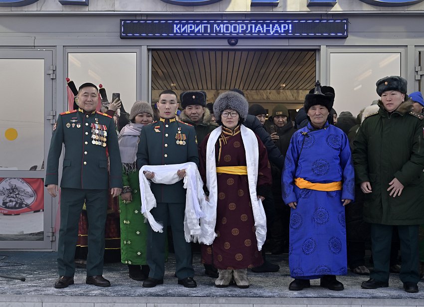 В Туве торжественно встретили Героя России Найыра Кыргыса