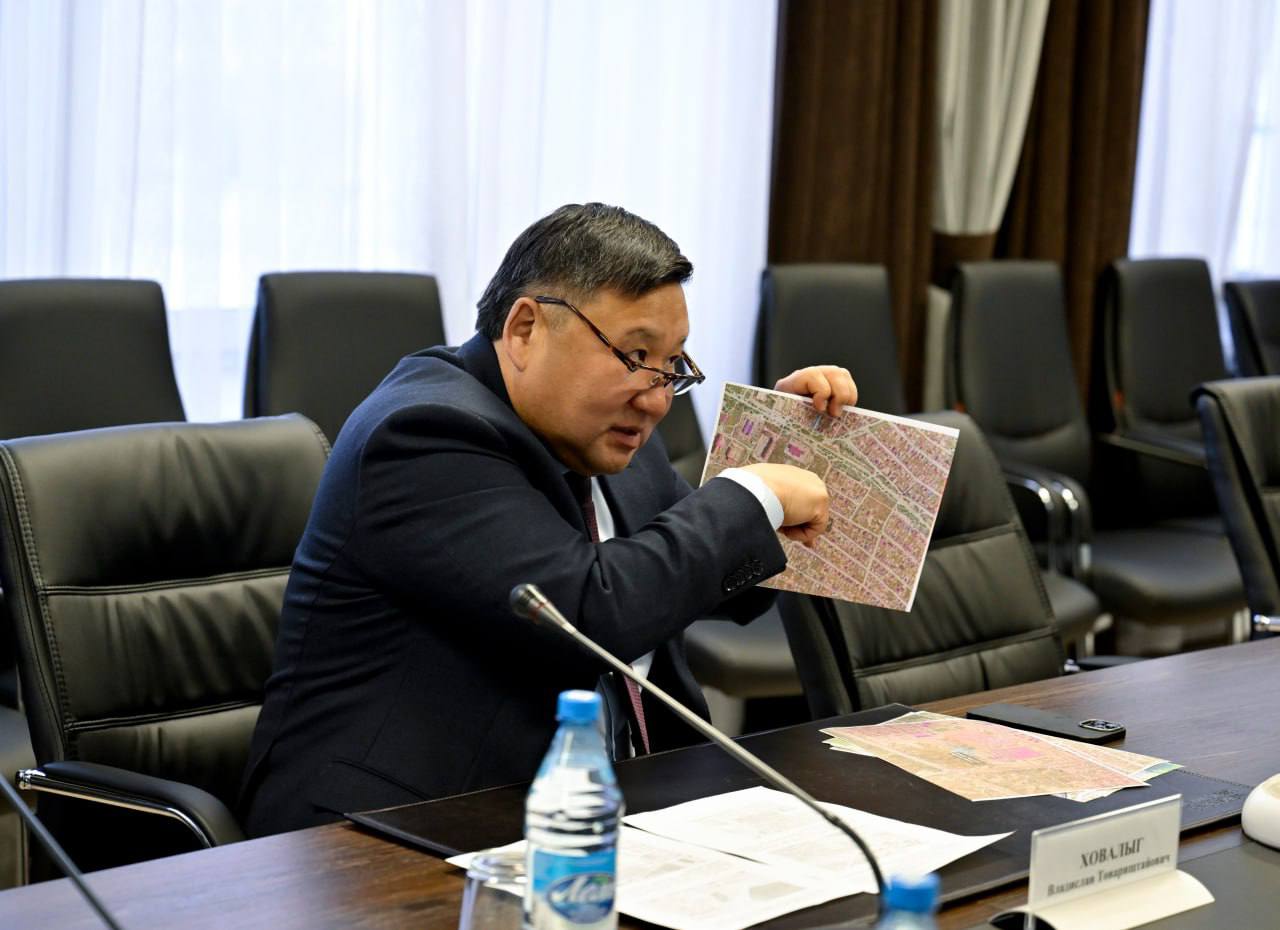 Владислав Ховалыг провел совещание по строительству спорткомплекса ЦСКА в Кызыле