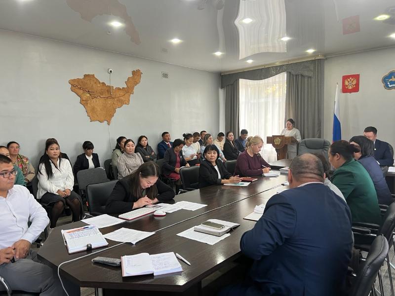 22 сентября 2025 года председателем администрации Киштеек С.О. проведен Час контроля,с участием председателей сельских поселений и руководителей учреждений, где рассмотрено 2 вопроса: 22 сентября 2025 года председателем администрации Киштеек С.О. проведен Час контроля,с участием председателей сельских поселений и руководителей учреждений, где рассмотрено 2 вопроса: