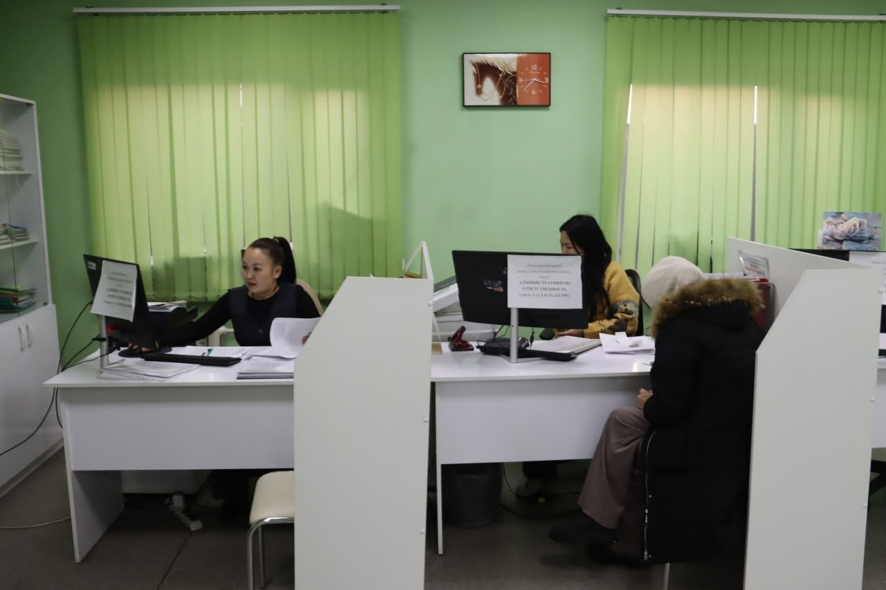 В рамках подготовки к совещанию «Чужих детей не бывает» депутаты Ульяна Монгуш и Людмила Осмоловская посетили комплексный центр соцобслуживания Кызылского района